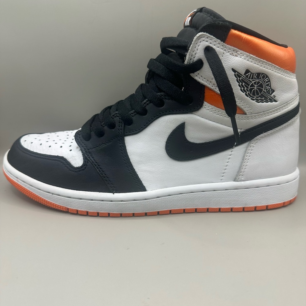 Jordan 1 Retro High “Electric Orange” size 8.5men